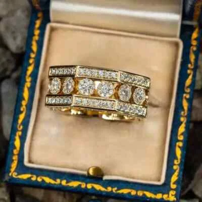 Anillo de boda de diamantes de corte redondo de 3,00 quilates enchapado en oro amarillo de 14 k para hombre Foto 1 de 4