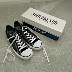Mens Black Canvas Low Top Pumps Sneakers Shoes UK 7 EU41 - Excellent Condition - Picture 1 of 15
