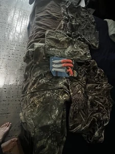 Winter Hunting Clothing And Tool Set - Picture 1 of 7