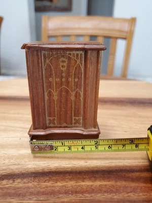 Radio consola de nogal miniatura juguete Strombecker Playthings vintage para casa de muñecas Foto 1 de 4