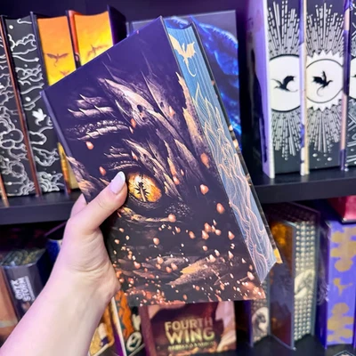 SEALED GERMAN Fourth Wing Rebecca Yarros Special Edition From Empyrean Series - Image 1 of 4