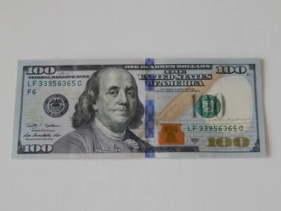 BASS GUITAR CALLED THE BRAND NEW US $100 ONE HUNDRED DOLLAR BILL CIRCULATED 2. - Image 1 of 4