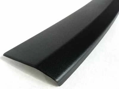 Protector de borde de carga de plástico negro para Ford Focus hatchback (HB/3/5) 2008-2010 - Imagen 1 de 3