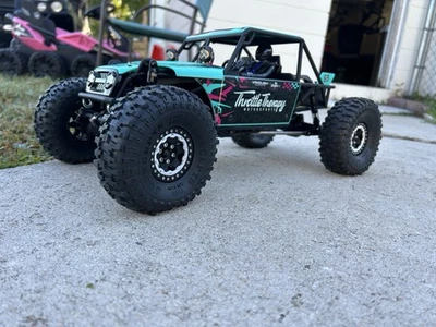 Vanquish H10 Optic 1/10 4WD RTR Rock Crawler - Image 1 of 4