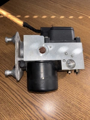 1998 Mercedes-Benz E320 ABS Pump - Image 1 of 4