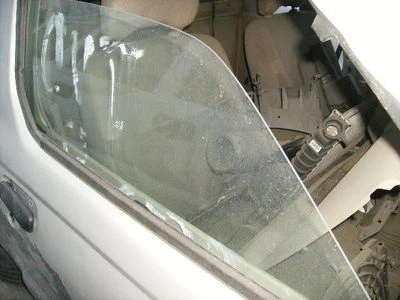Nissan Frontier 1999 ex cabina puerta delantera derecha cristal Foto 1 de 4