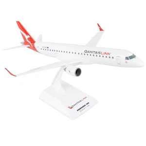 Skymarks 1/100 QantasLink E190 VH-UZD Aircraft Model - Picture 1 of 12