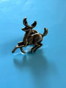 Broche prendedor vintage de Navidad de renos de peltre - Imagen 1 de 4