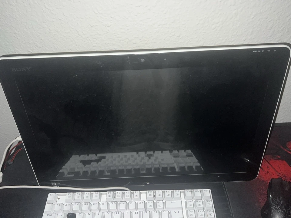 Sony VAIO SVJ202A11L 20" AIO - i5-3317U CPU 4GB RAM 750GB HDD Win10Pro Foto 1 de 3