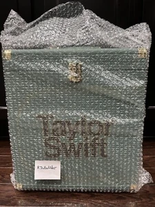 NEW! TAYLOR SWIFT MIDNIGHTS VINYL COLLECTOR'S CASE BLUE LIMITED EDITION! - Picture 1 of 8