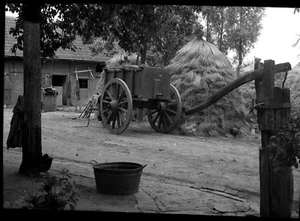 Campagne cour de ferme meule de foin charrette  - Ancien négatif photo an. 1930 - Picture 1 of 1