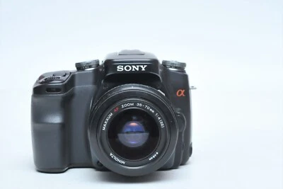 Cámara réflex digital Sony Alpha A100 con lente Minolta AF 35-70 mm Foto 1 de 3