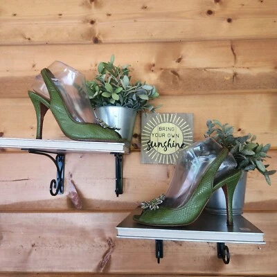 BEBE Bauble Verde Piel de Serpiente Cuero Tacones Joya Flor Cordón Peep Zapato Talla 8B Foto 1 de 4