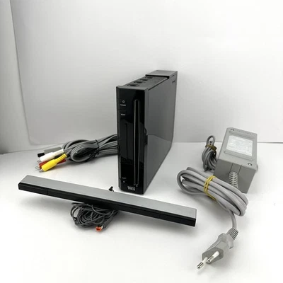 Console NINTENDO WII nera RETROCOMPATIBILE GAMECUBE con cavi e sensor bar Pal - Immagine 1 di 4