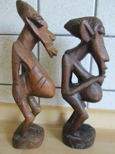 dos figuras africanas 22 cm de alto vientres hacia adelante marcha hacia atrás - Imagen 1 de 1