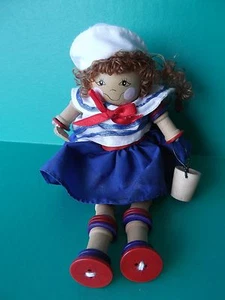 "RECUERDOS DE CAMPO HECHOS A MANO Y PINTADOS ""NIÑA PEQUEÑA CON CUBO PÁLIDO 7" - Imagen 1 de 8