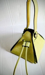 Assemtricale grüne Krokolederhaut Geldbörse mit Top Griff Riemen - Bild 1 von 6