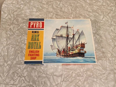Pyro H.M.S. 1966 vintage Caja abierta modelo Ark Royal. Increíble estado. Foto 1 de 4