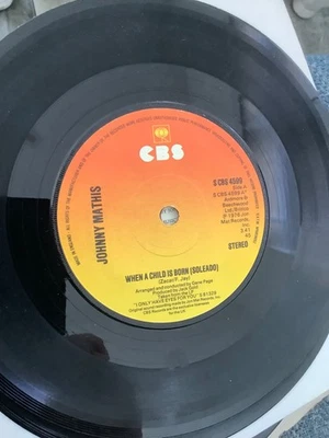 Johnny Mathis.  When a child is born. 7” vinyl. 1976.  CBS Record - Image 1 of 2