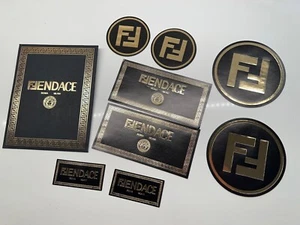 Juego de 8 FENDACE FENDI x Versace, hoja de sello adhesivo negro logotipo de diseñador envoltura de regalo - Imagen 1 de 6