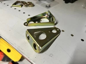 Ferrari 288 GTO Fuel Pressure Regulator Brackets Pair 122125 - Picture 1 of 2