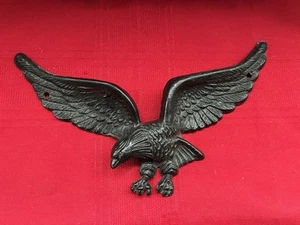 VINTAGE 9” BLACK CAST IRON AMERICAN EAGLE W’ WINGS SPREAD WALL /HOUSE MOUNT - Picture 1 of 7