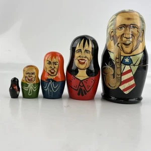 Muñeca anidadora saxofón Bill Clinton Monica Hillary cinco piezas 4-1/2" de alto - Imagen 1 de 9