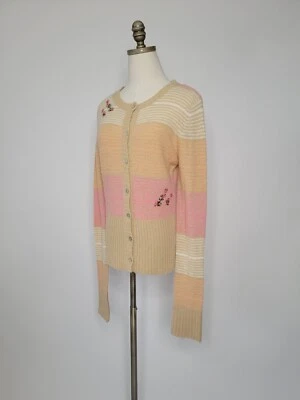Suéter BKE Rosa Tostado Beige Bordado Cárdigan Hebilla Foto 1 de 4