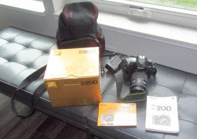 Cámara digital Nikon D200 10,2 MP SLR y lente Nikkor AF 35-135 mm obturador bajo 6506 Foto 1 de 4