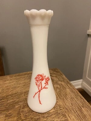 Винтажная ваза из молочного стекла 9 дюймов с дизайном в виде цветка розы белая - Изображение 1 из 4