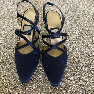 Zapatos de tacón Nina vintage con tiras punta negra 8,5 N de cuero satinado Foto 1 de 4