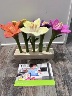 Lovevery Fieltro Flores En Fila de The Helper Juego Kit Montessori Jardín Foto 1 de 4