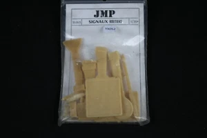 YX052 JMP 1/35 kit resine diorama 35 063 Signaux routiers voiture route - Foto 1 di 1