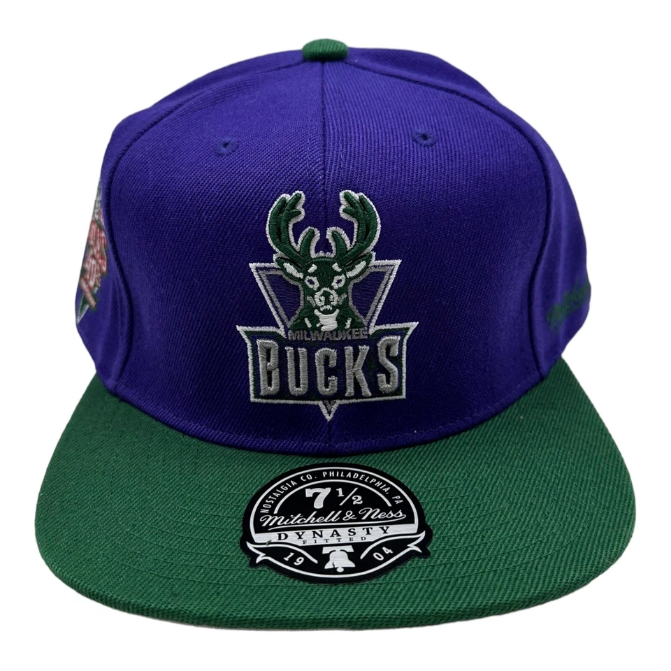 Sombrero ajustado Mitchell & Ness Milwaukee Bucks 40 aniversario verde púrpura 7 1/2 Foto 1 de 4