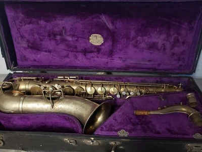 ¡Hermoso saxo tenor Bb acabado dorado satinado King! Foto 1 de 4