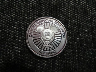 Moneda de plata 1995 Convención Disneyana .999 One Troy Oz 45 años de aventura Foto 1 de 3