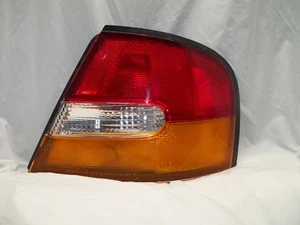 Altima 1998 1999 (excepto SE LIMITED) luz trasera derecha rt lámpara nuevo stock antiguo  - Imagen 1 de 5