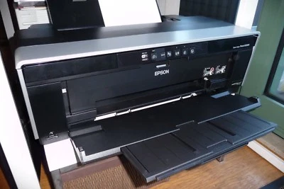 R2000 EPSON STYLUS  INKJET PRINTER . FOR PARTS .WITHOUT  PRINT HEAD  - Image 1 of 3