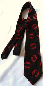 Valentines Kiss Me Red Lips Daland Designs Novelty TIE Necktie 4" Wide 57" Long - Picture 1 of 5