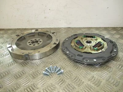 2021 Toyota Corolla 1.8 Hybrid X2ZR-E22U. Flywheel & Clutch 1A271595 3K - Image 1 of 4