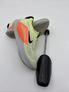 Size 6 - Nike Zoom Fly 4 Barely Volt - Picture 1 of 6