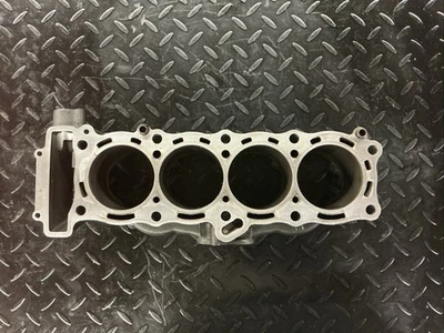 2004-2006 Yamaha Yzf-r1 Cylinder Housing - Image 1 of 4