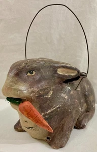 Cesta de conejito de Pascua de papel maché arte popular primitivo Bethany Lowe - Imagen 1 de 8