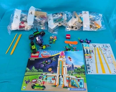 LEGO DC Super Hero Girls 41232 Super Hero High School (712pc) Missing 1 Peice - Image 1 of 4