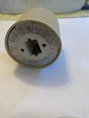9W Compact Fluorescent Adaptor Medium Base 120V 60HZ Lamp holder Commercial Serv - Image 1 of 4