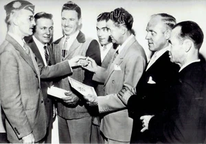 1949 Wire Photo VFW awards medals to Kathy Fiscus rescue squad in Pasadena CA - Picture 1 of 2