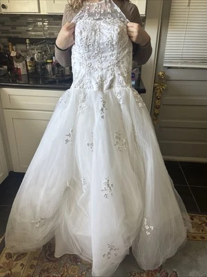 VTG White embroidered Floral Halter Top Tulle Cinderella Wedding Gown sz 2 *READ - Image 1 of 4