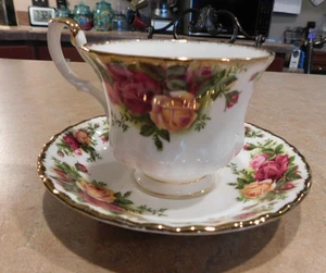Royal Albert Old Country Rose 1962 England Cup and Saucer - Picture 1 of 10