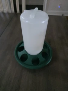 Mangiatoia per pulcini Quart barattolo e mangiatoia per pollame avvitabile set 7 fori - Foto 1 di 4