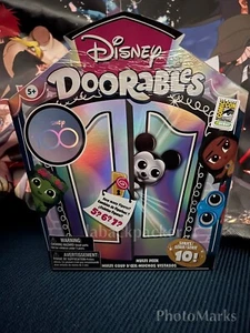 SDCC 2023 Exclusive Debut - UCC - Disney - DOORABLES MULTI PEEK-  IN HAND - Picture 1 of 1
